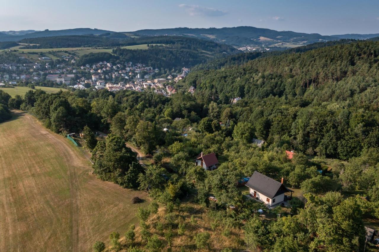 Chata Nad Lazenskym Udolim Luhacovice Luaran gambar